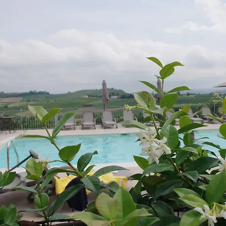 Resort Naturalmente Wine
